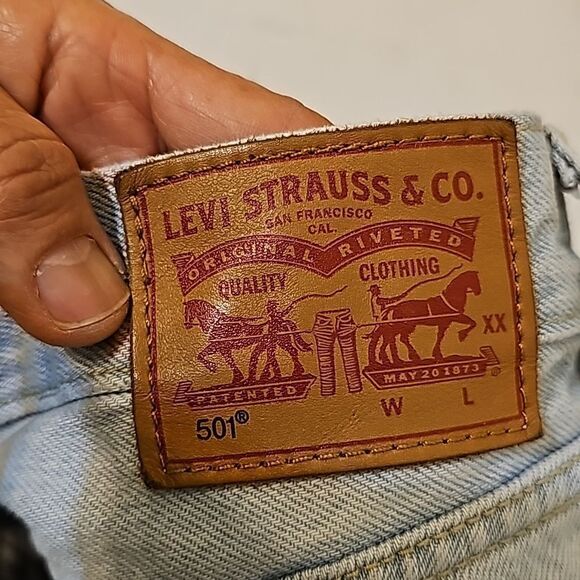 Levis Jean shorts size 26 501s. - Picture 11 of 12